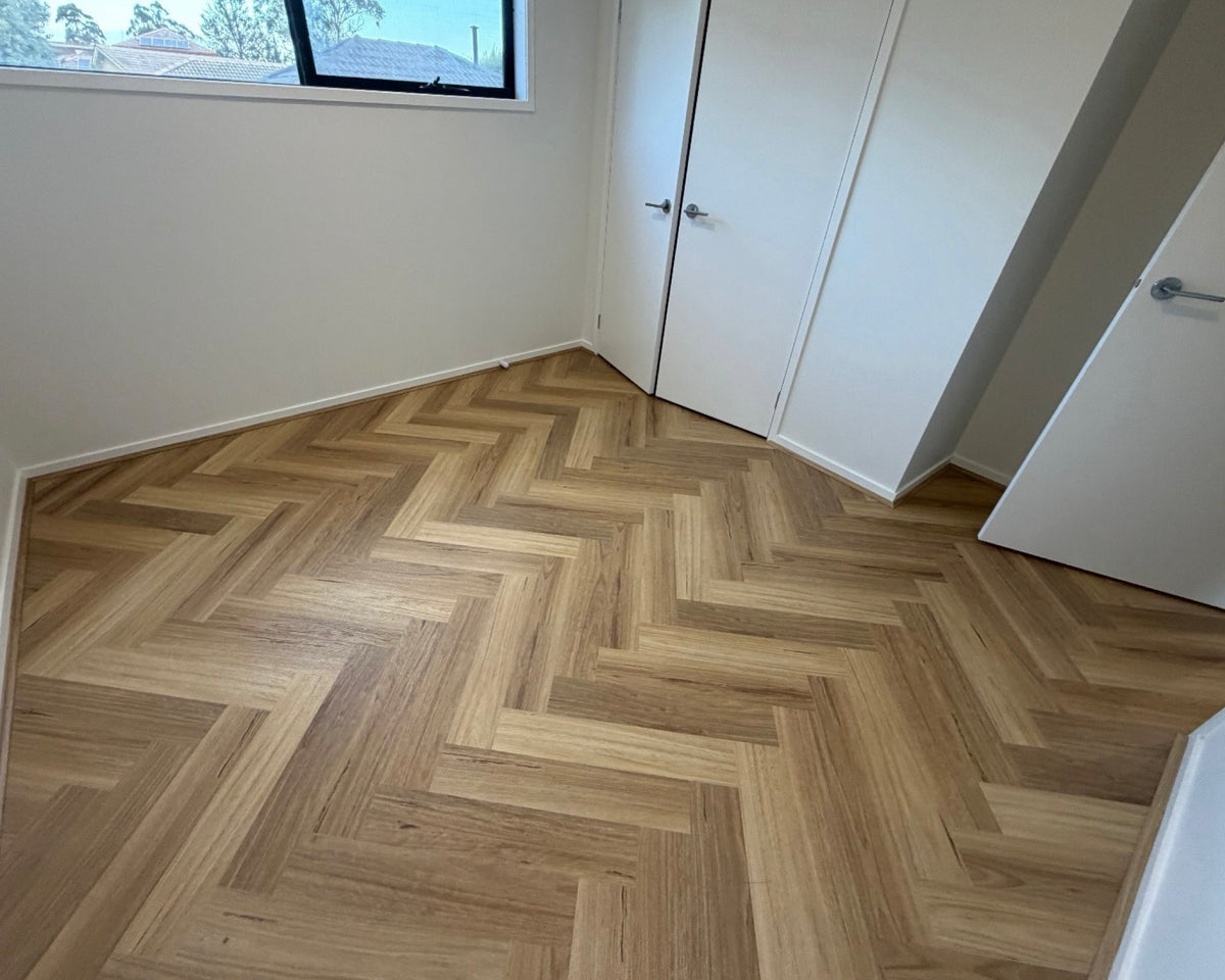 Native Blackbutt Ember 9mm Hybrid Flooring (HHAK-NB9102)