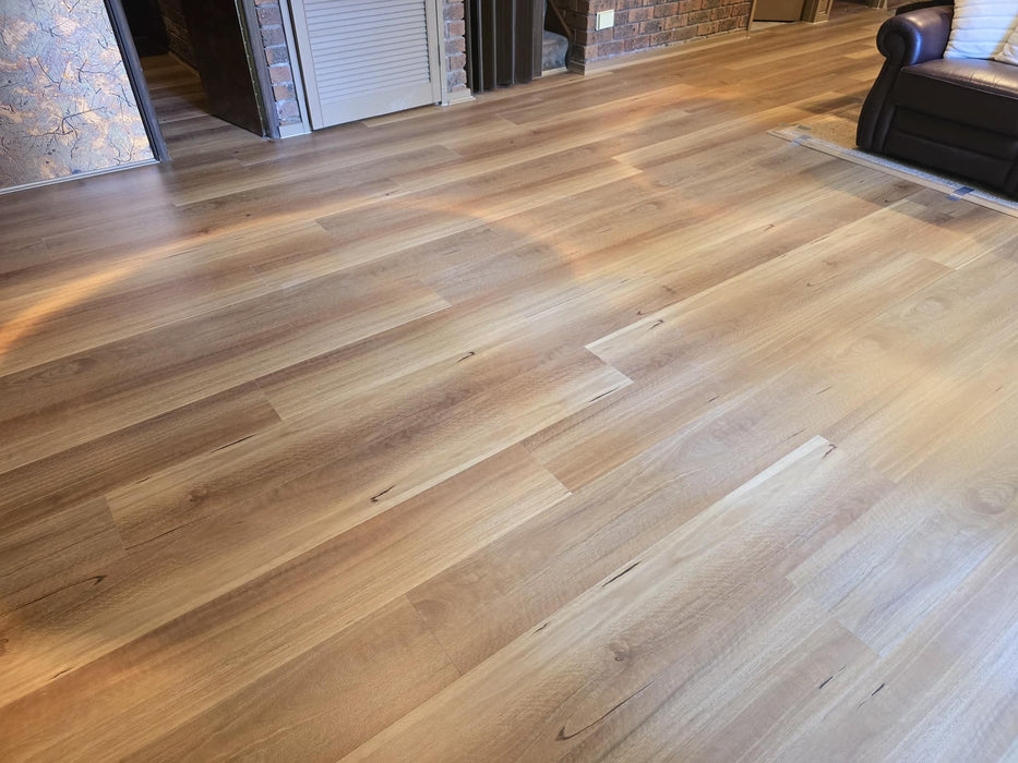 Spotted Gum 5G Hybrid Flooring (5G7121)