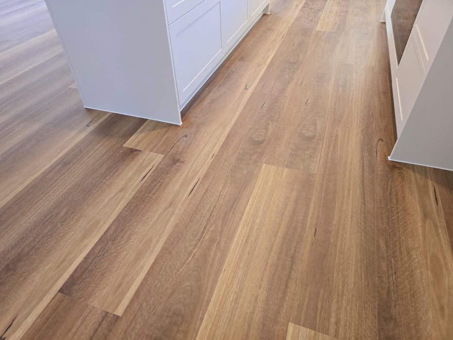 Spotted Gum 5G Hybrid Flooring (5G7121)