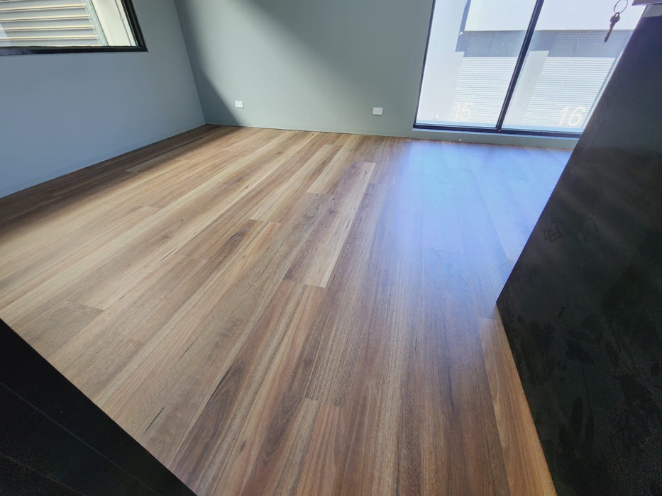 Spotted Gum 5G Hybrid Flooring (5G7121)