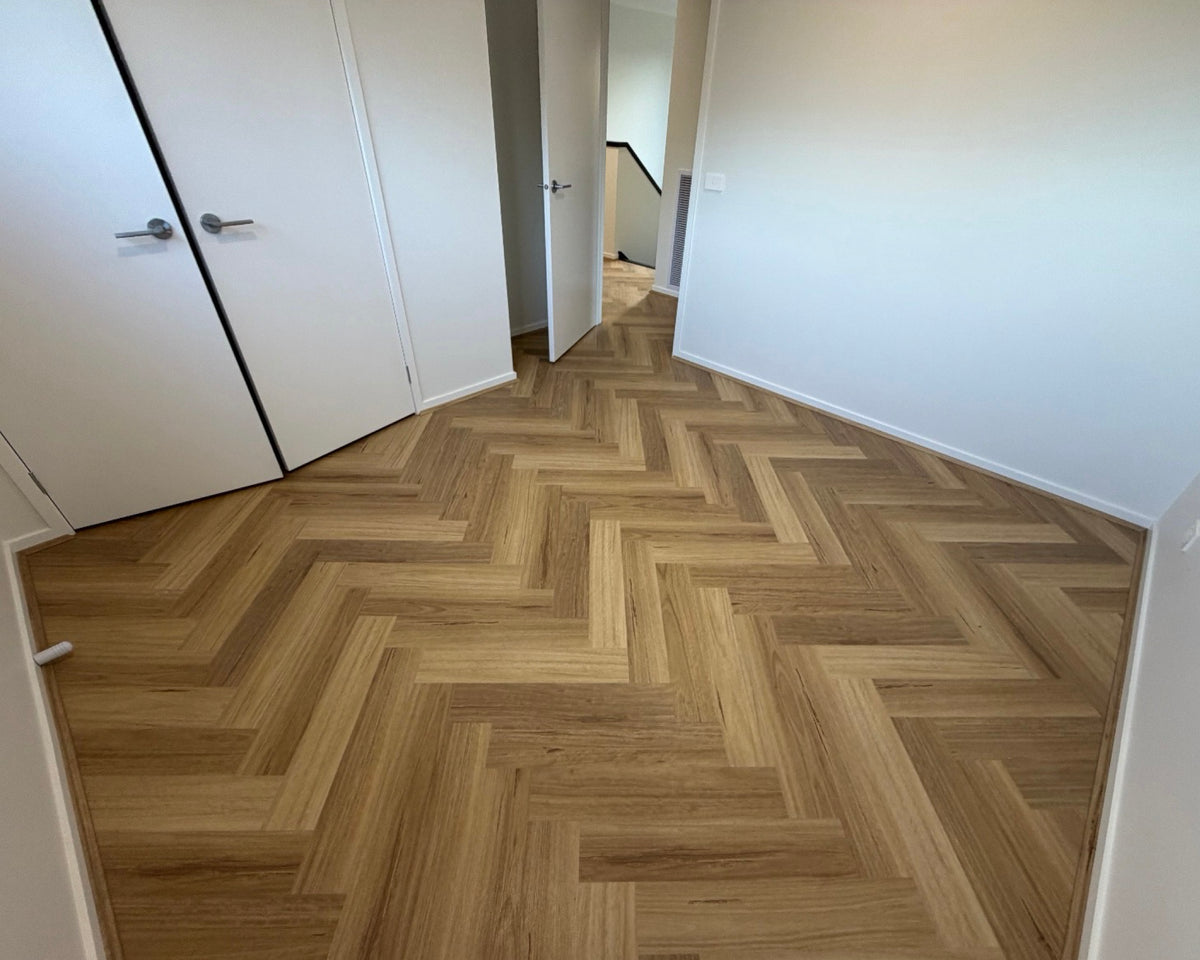 Native Blackbutt Ember 9mm Hybrid Flooring (HHAK-NB9102)