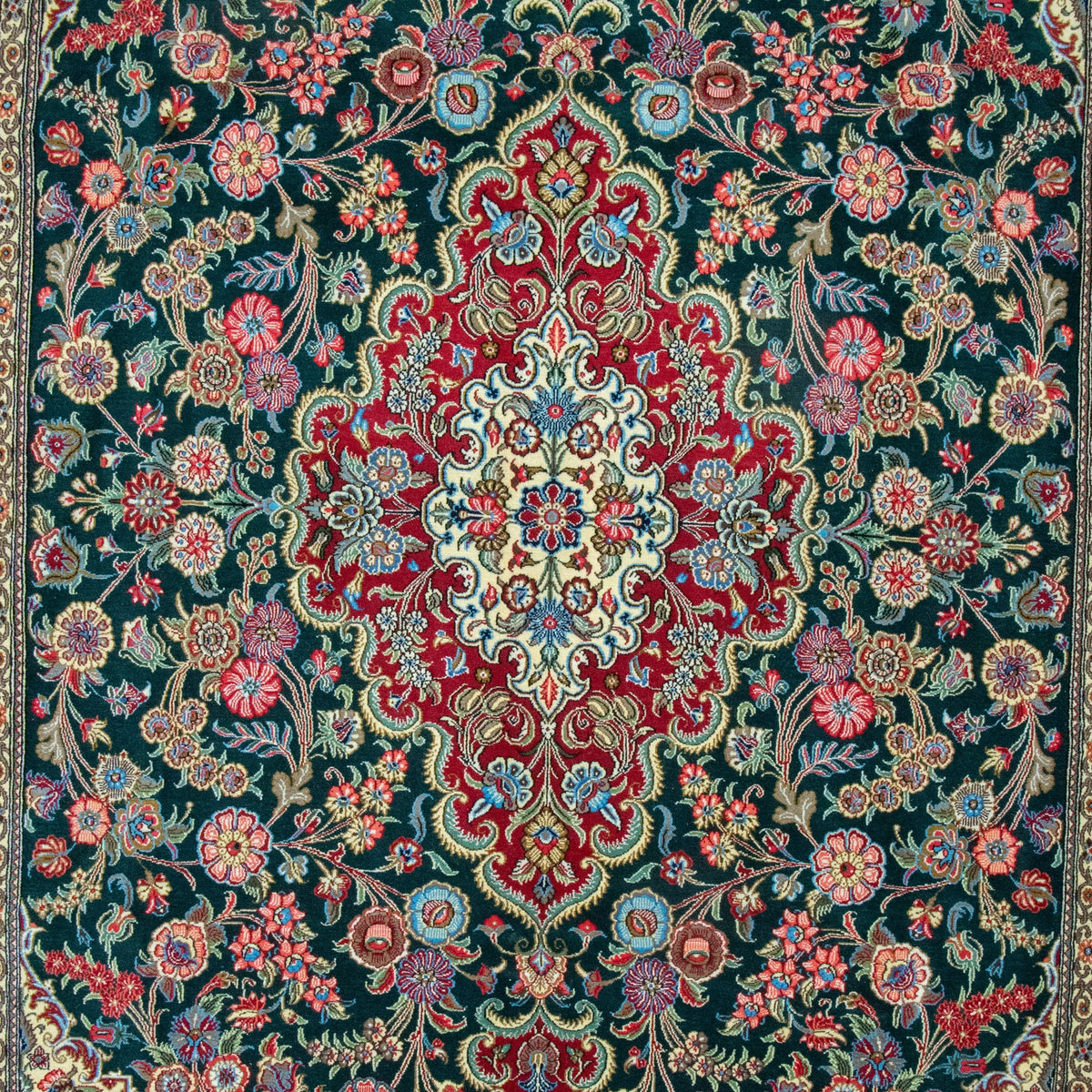 Green Qum Handmade Rug — 200 × 300 cm (Label 210) — close-up of the actual photographed pattern and weave.