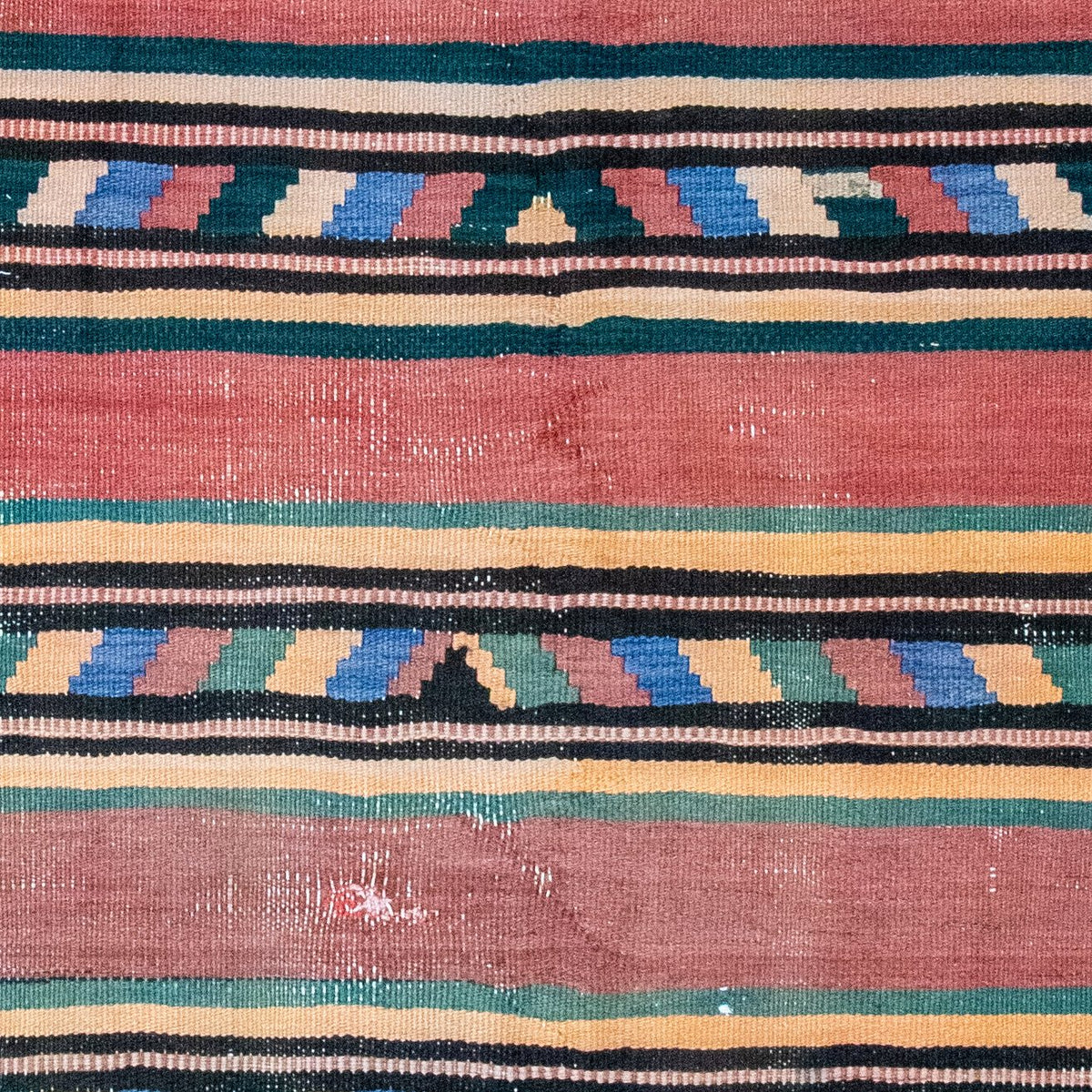 Old Killim Handmade Runner — 120 × 380 cm (Label 601) — close-up of the actual photographed pattern and weave.