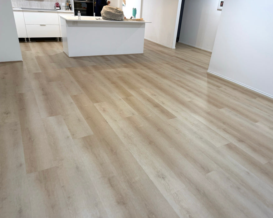 Oak Shore 9mm Hybrid Flooring (HCW1)