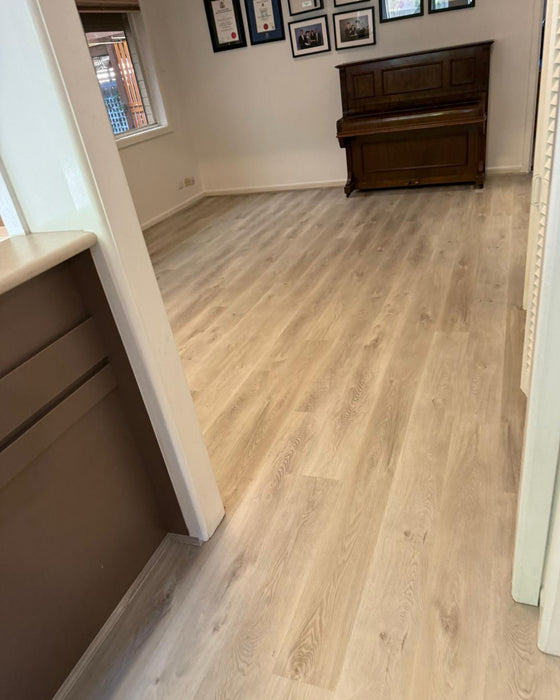 Pearl Oak 7mm Hybrid Flooring (HCW37) - National Floors