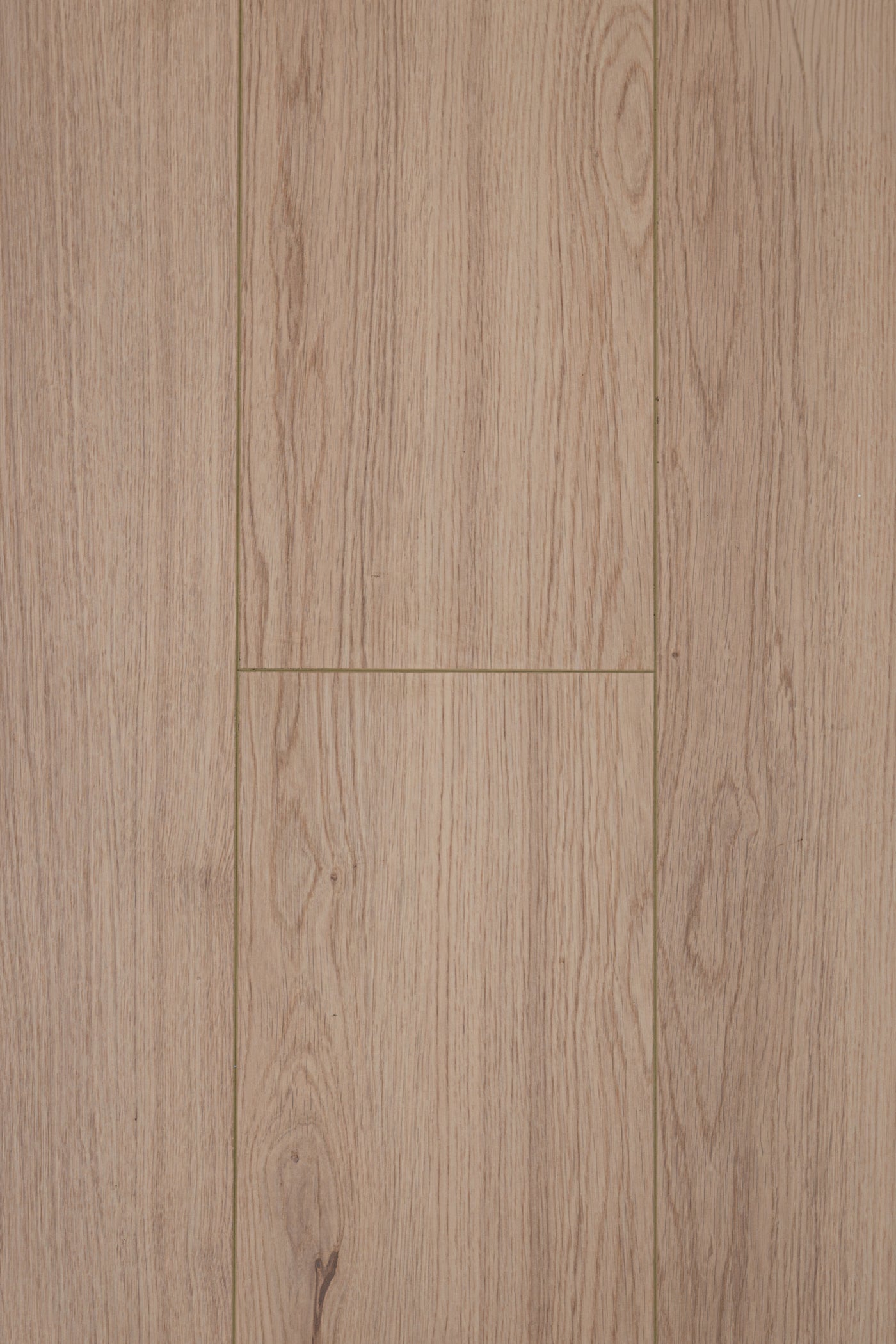 Lumen Oak 12mm Laminate Flooring (LCW7)
