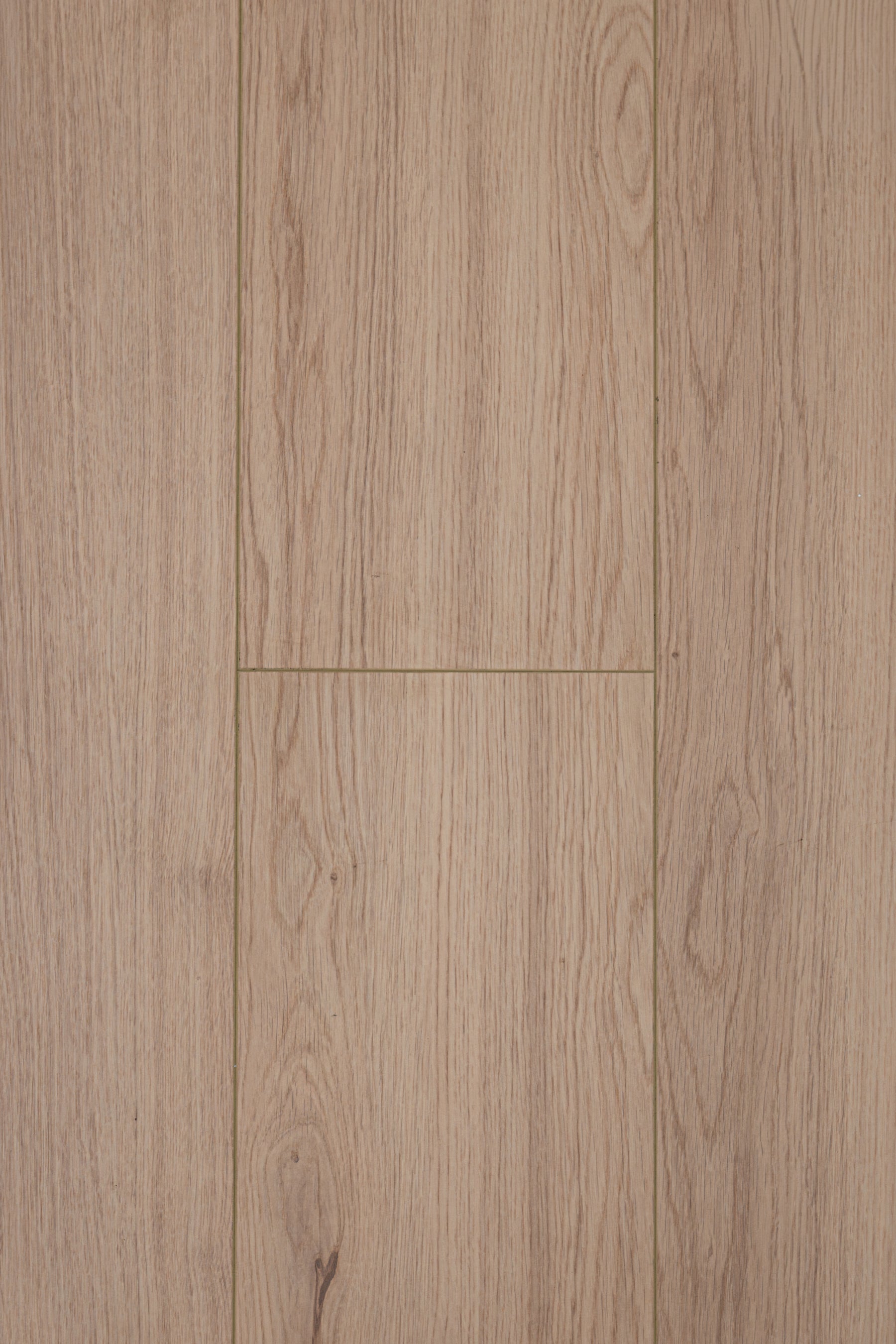 Lumen Oak 12mm Laminate Flooring (LCW7)