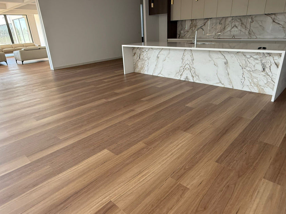 New England Blackbutt 7mm Hybrid Flooring (VIP200)