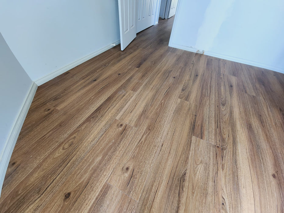 Rustic Spotted Gum 7mm Hybrid Flooring (HS911)