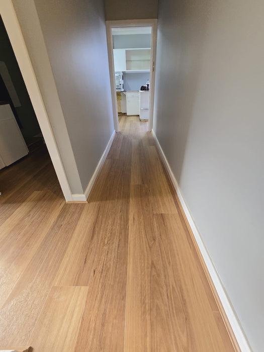 New England Blackbutt 7mm Hybrid Flooring (VIP200)