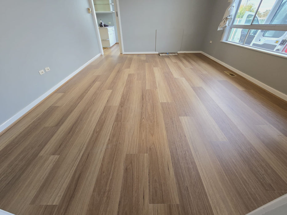 New England Blackbutt 7mm Hybrid Flooring (VIP200)